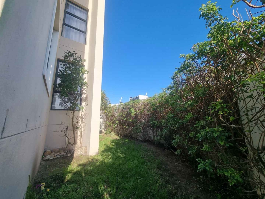 To Let 2 Bedroom Property for Rent in Burgundy Estate Western Cape